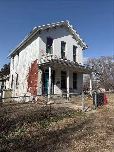 906 S 11th St, Saint Joseph, MO 64503