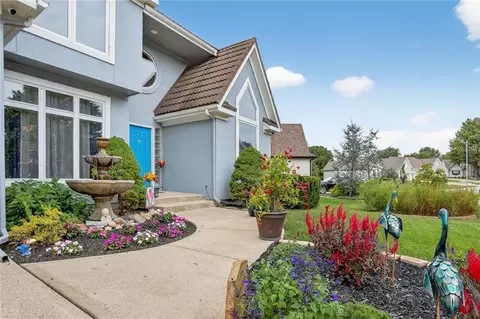 14226 S Shannan Ln, Olathe, KS 66062