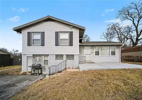 4940 E 40th Pl, Kansas City, MO 64130