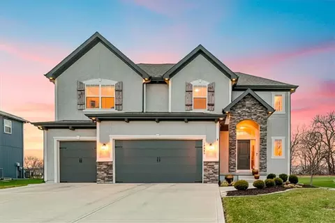 19004 Skyview Ln, Spring Hill, KS 66083