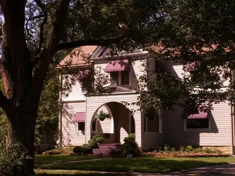 1257 SW Fillmore St, Topeka, KS 66604