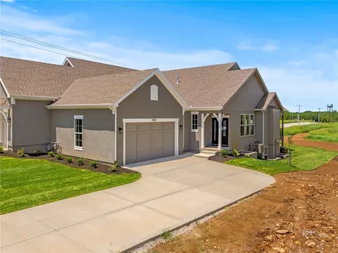 22214 W 82nd Ter, Lenexa, KS 66220