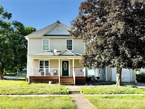 321 W 5th St, Maryville, MO 64468