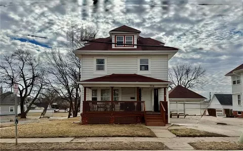 304 W 7th St, Maryville, MO 64468