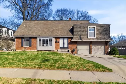 8823 Antioch Rd, Overland Park, KS 66212