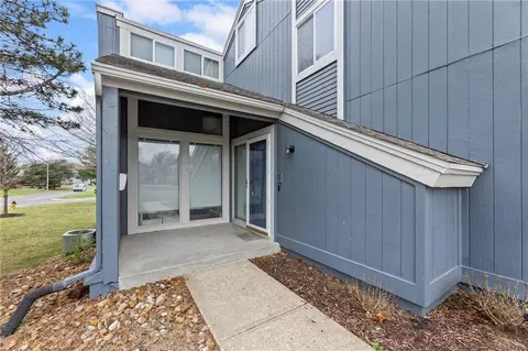 8058 Colony Ln, Lenexa, KS 66215