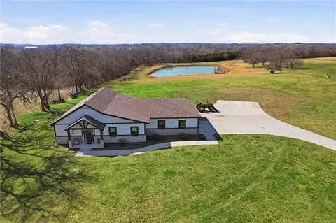 3826 S Sweeney Rd, Grain Valley, MO 64029