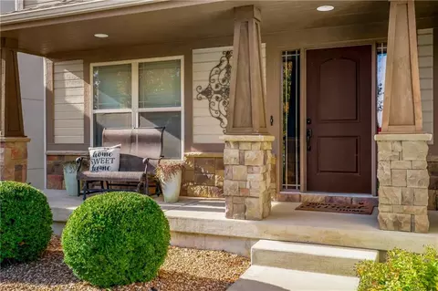 10312 N Tullis Dr, Kansas City, MO 64157