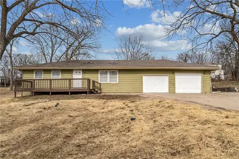 306 E 165th St, Belton, MO 64012