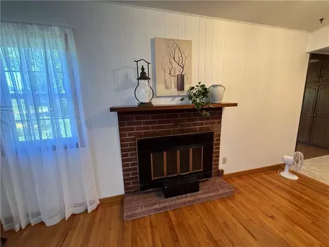 Living - 404 N 14th St, Atchison, KS 66002 photo 3 of 6
