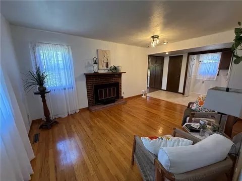 Living - 404 N 14th St, Atchison, KS 66002 photo 1 of 6
