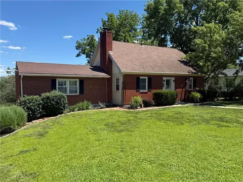 Exterior - 404 N 14th St, Atchison, KS 66002 photo 3 of 7