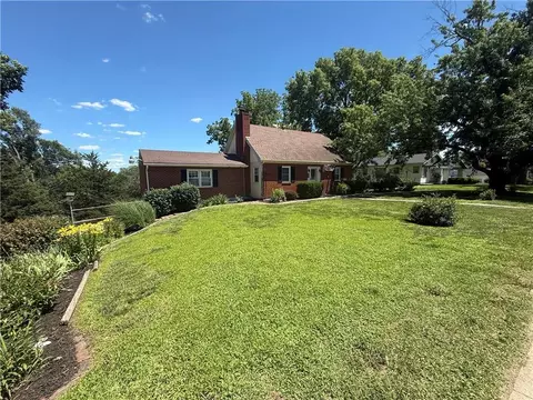 Exterior - 404 N 14th St, Atchison, KS 66002 photo 2 of 7