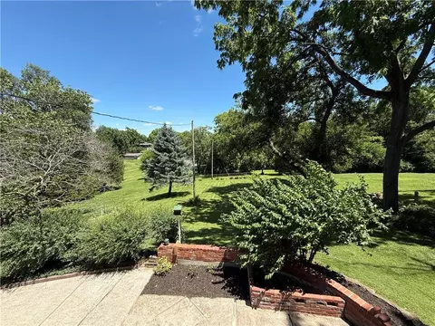 Exterior - 404 N 14th St, Atchison, KS 66002 photo 5 of 7