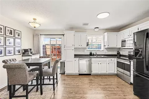 5581 NW Sunrise Meadow Ln, Lees Summit, MO 64064