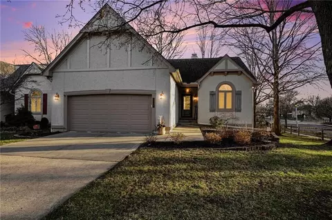 7865 W 118th Ter, Overland Park, KS 66210