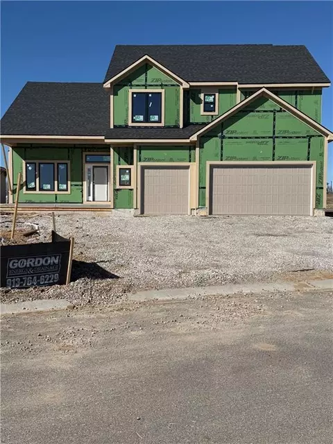 6004 Apache Dr, Shawnee, KS 66226