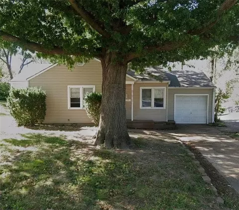 300 9th St, Warrensburg, MO 64093