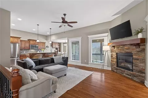 18302 W 194th Ter, Spring Hill, KS 66083