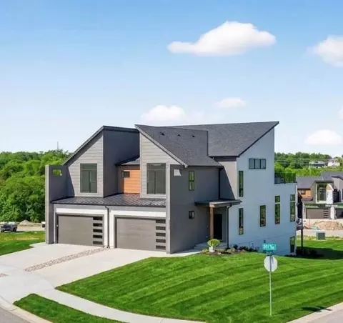 22502 W 93rd Ter, Lenexa, KS 66227