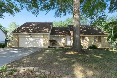 1912 NW Manor Dr, Blue Springs, MO 64014