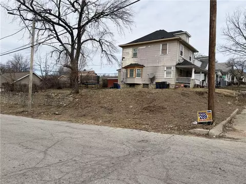 2744 Spruce Ave, Kansas City, MO 64128