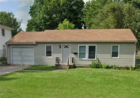 411 W North St, Warrensburg, MO 64093