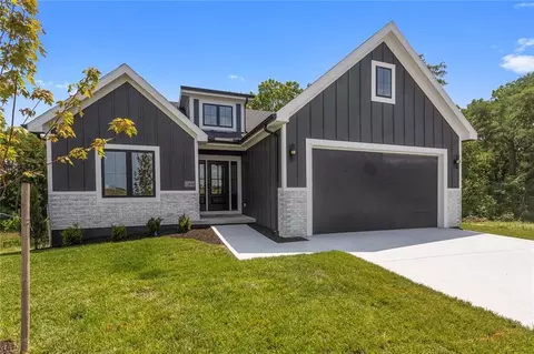 9727 N Montclair Ave, Kansas City, MO 64153