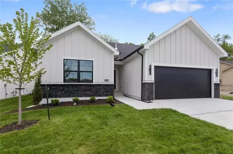 9735 N Lucerne Ave, Kansas City, MO 64153