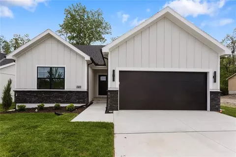 9735 N Lucerne Ave, Kansas City, MO 64153