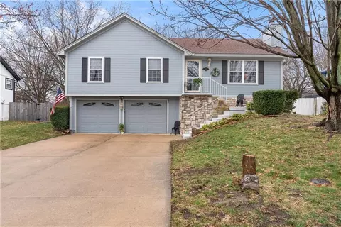 1440 SW Mission Rd, Lees Summit, MO 64081