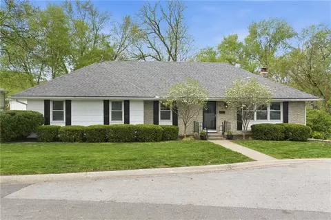 912 W 100th Ter, Kansas City, MO 64114