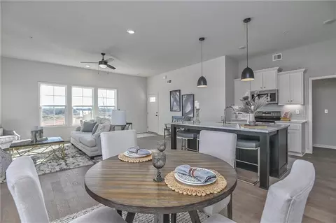 125 S Diane Dr, Olathe, KS 66061