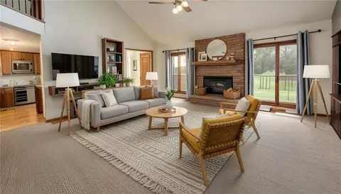 Living - 39 Mackenzie Dr, Saint Joseph, MO 64503 photo 4 of 14