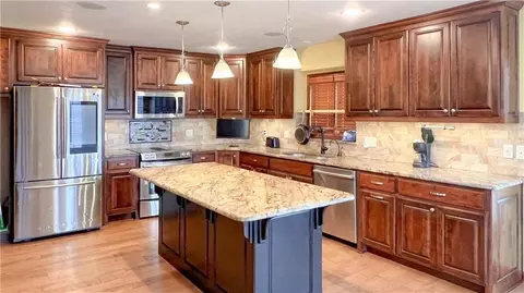 Kitchen - 39 Mackenzie Dr, Saint Joseph, MO 64503 photo 2 of 7