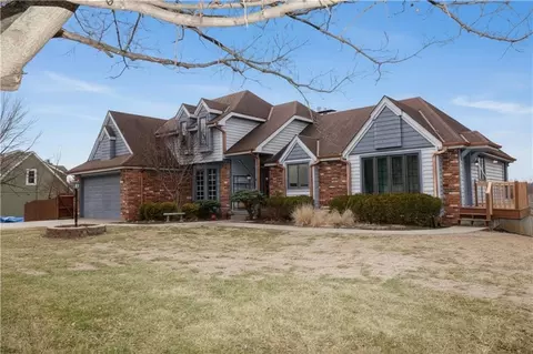 Exterior - 39 Mackenzie Dr, Saint Joseph, MO 64503 photo 2 of 13