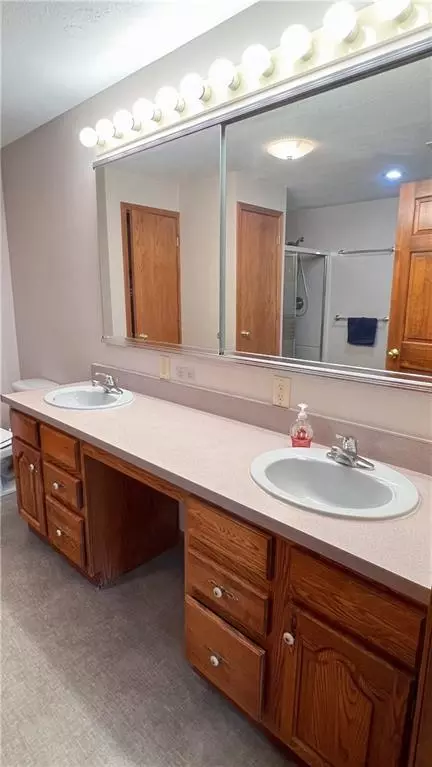 Bath - 39 Mackenzie Dr, Saint Joseph, MO 64503 photo 6 of 6