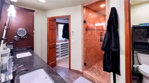 Bath - 39 Mackenzie Dr, Saint Joseph, MO 64503 photo 1 of 6