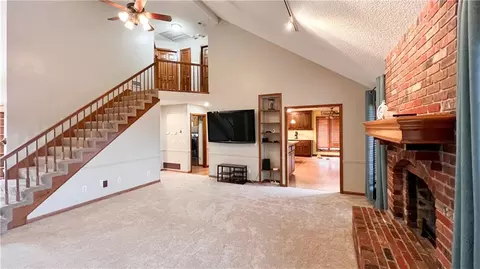 Living - 39 Mackenzie Dr, Saint Joseph, MO 64503 photo 6 of 14