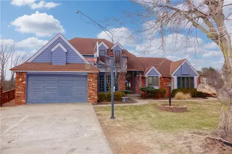 Exterior - 39 Mackenzie Dr, Saint Joseph, MO 64503 photo 4 of 13