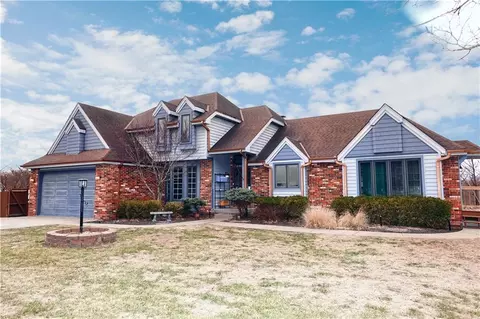 39 Mackenzie Dr, Saint Joseph, MO 64503
