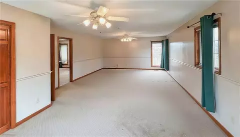 Living - 39 Mackenzie Dr, Saint Joseph, MO 64503 photo 9 of 14