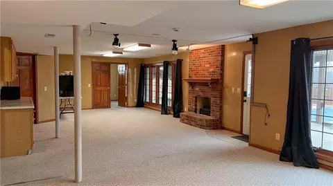 Living - 39 Mackenzie Dr, Saint Joseph, MO 64503 photo 14 of 14
