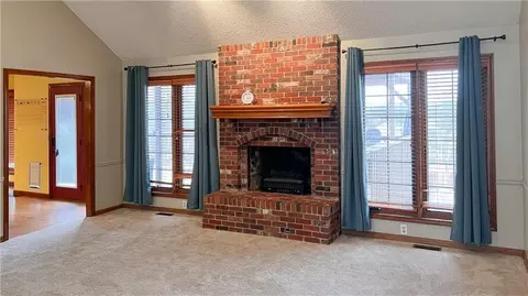Living - 39 Mackenzie Dr, Saint Joseph, MO 64503 photo 7 of 14