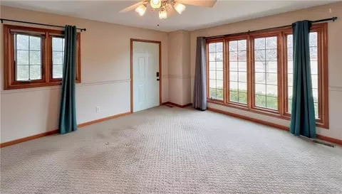 Living - 39 Mackenzie Dr, Saint Joseph, MO 64503 photo 10 of 14