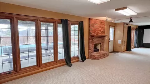 Living - 39 Mackenzie Dr, Saint Joseph, MO 64503 photo 13 of 14