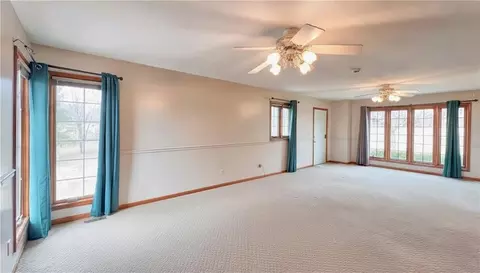 Living - 39 Mackenzie Dr, Saint Joseph, MO 64503 photo 8 of 14