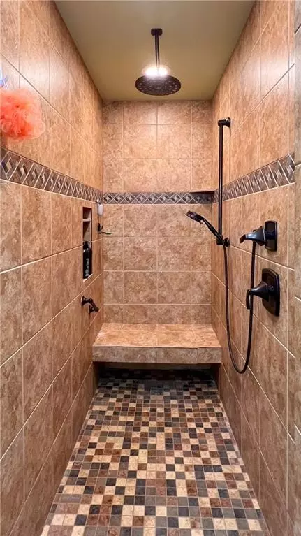 Bath - 39 Mackenzie Dr, Saint Joseph, MO 64503 photo 2 of 6