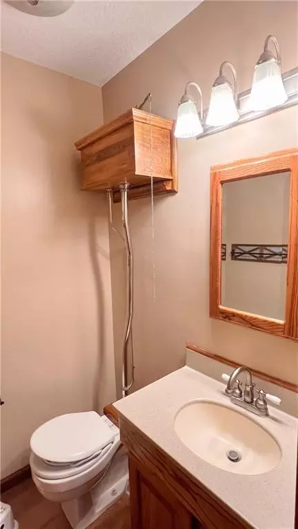 Bath - 39 Mackenzie Dr, Saint Joseph, MO 64503 photo 5 of 6