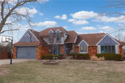 Exterior - 39 Mackenzie Dr, Saint Joseph, MO 64503 photo 3 of 13